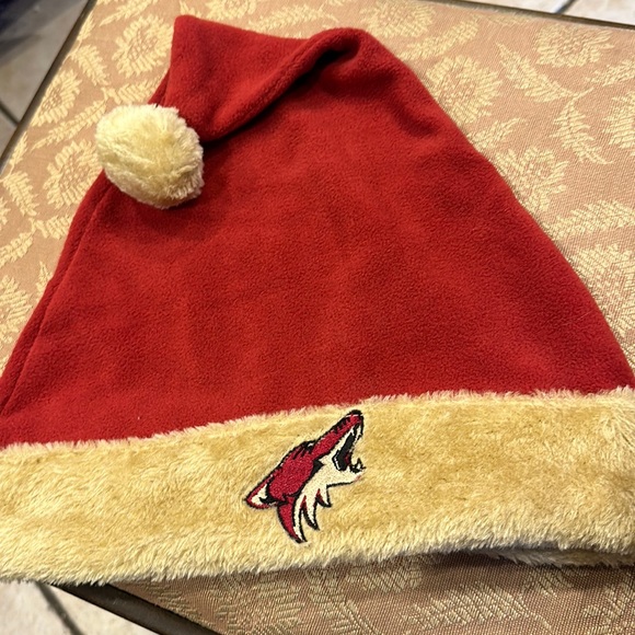 NWOT Unisex AZ Coyotes Santa Hat - Picture 2 of 4
